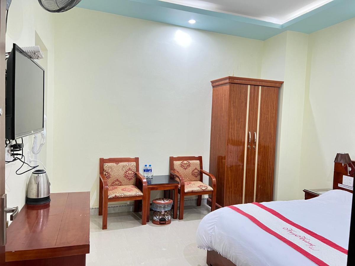 Huy Hoang Hotel Донгван Экстерьер фото
